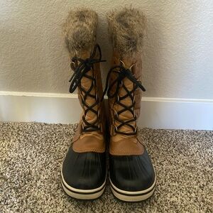 LIKE NEW: ‘Tofino II' Faux Fur Lined Waterproof Boot. Size 7.5.
